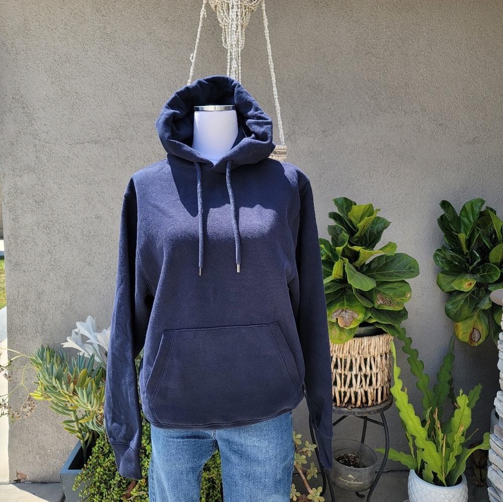 Levi's Relaxed Hoodie Premium organic cotton with heavy weight feel.